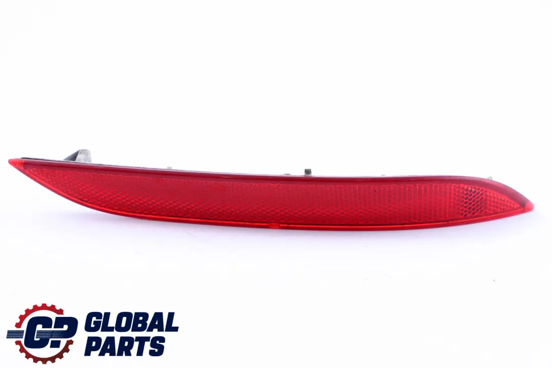 Reflector Parachoques Trasero Derecho para BMW E60 E61 con número de pieza 6915040 BMW E60 E61 Reflector Parachoques Trasero Derecho - SKU 6915040 - Número de pieza 6915040