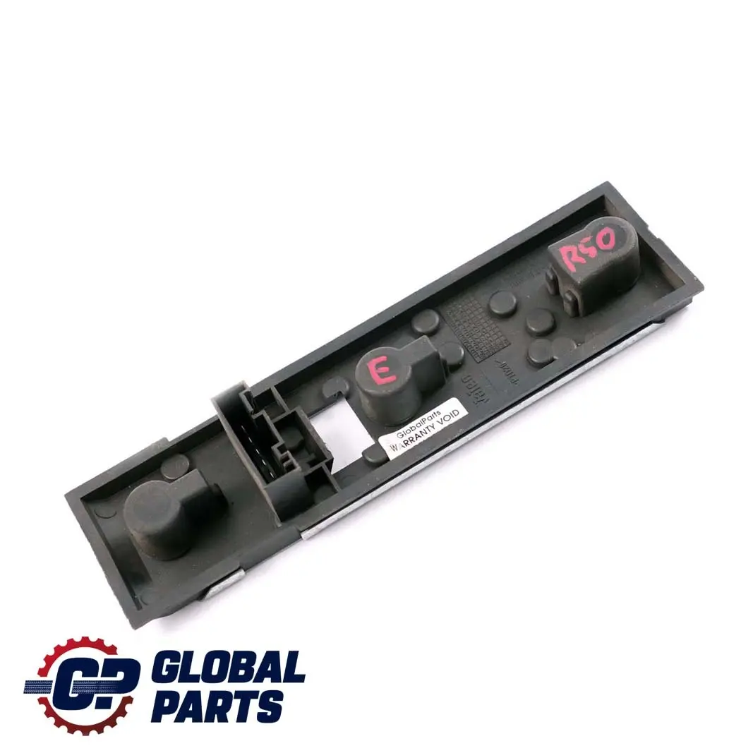 Gniazdo Żarówki Tylny Panel Boczny do Mini R50 R53 o numerze 6916395 Mini R50 R53 Gniazdo Żarówki Tylny Panel Boczny - SKU 6916395 - Numer Części 6916395