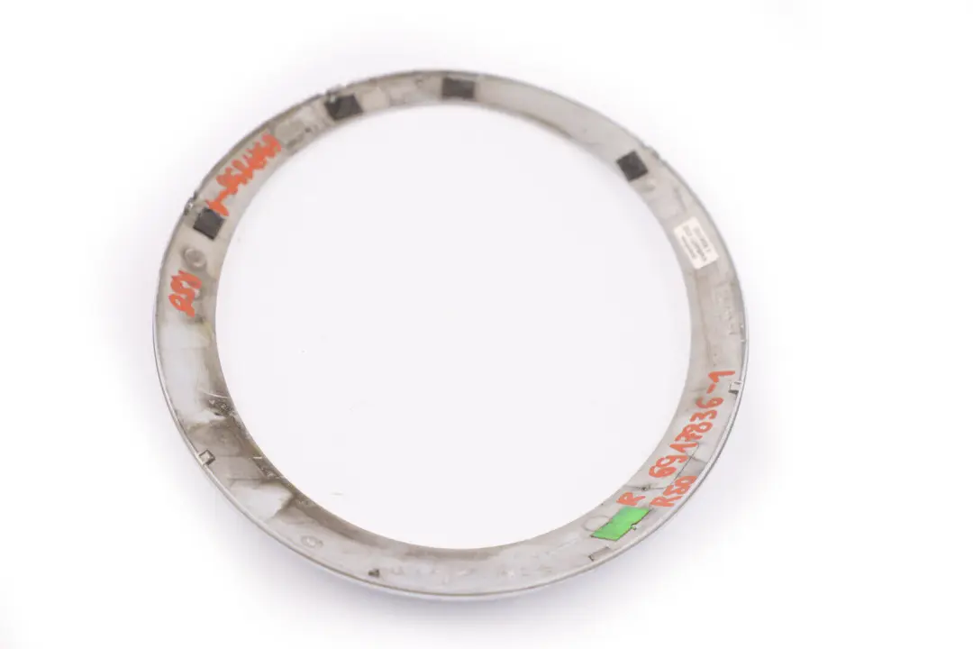 Anello Cromato Faro Destra per Mini One Cooper R50 R52 R53 con numero di parte 6917836 Mini One Cooper R50 R52 R53 Anello Cromato Faro Destra - SKU 6917836-1 - Numero di parte 6917836