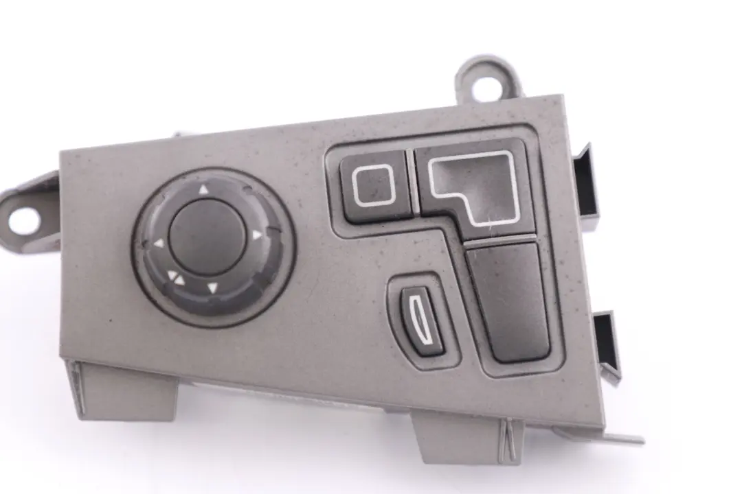 Front Right Seat O/S Adjusting Switch Knob Panel to BMW 7 Series E65 E66 with Part number 6918381 BMW 7 Series E65 E66 Front Right Seat O/S Adjusting Switch Knob Panel - SKU 6918381 - Part number 6918381