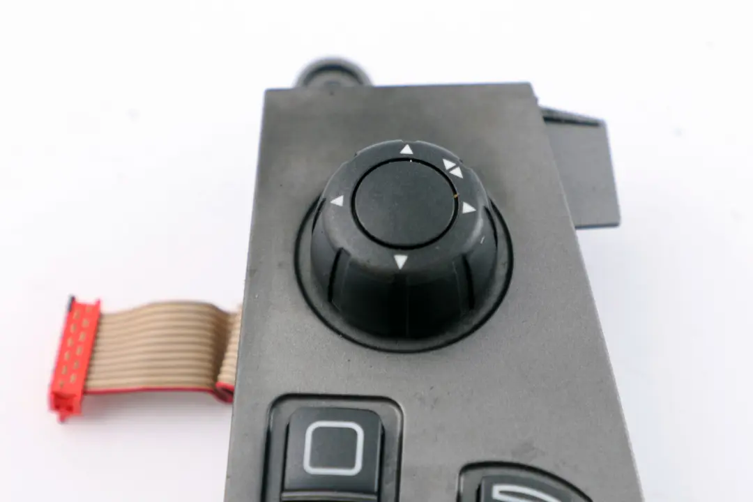 Interruptor Ajuste Asiento Eléctrico Delantero Izquierdo para BMW E65 E66 E67 con número de pieza 6918382 BMW E65 E66 E67 Interruptor Ajuste Asiento Eléctrico Delantero Izquierdo - SKU 6918382 - Número de pieza 6918382