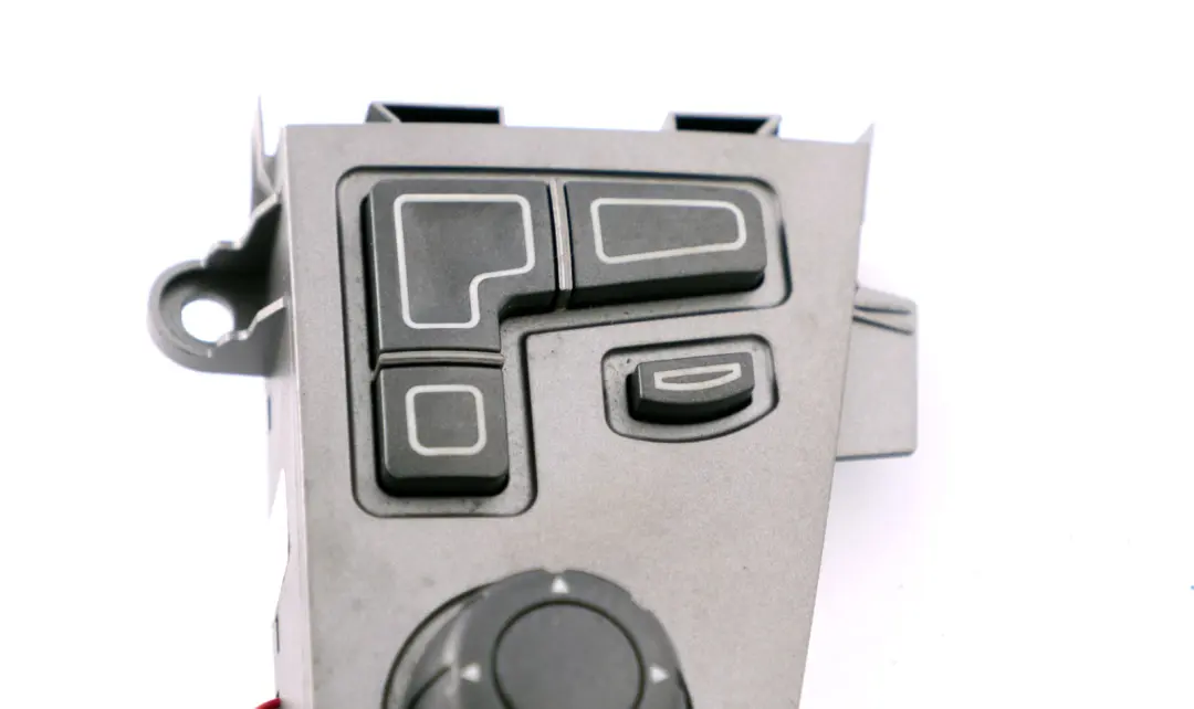 Panel Przełączniki Regulacji Fotela Prawy Przód do BMW E65 E66 E67 o numerze 6918383 BMW E65 E66 E67 Panel Przełączniki Regulacji Fotela Prawy Przód - SKU 6918383 - Numer Części 6918383