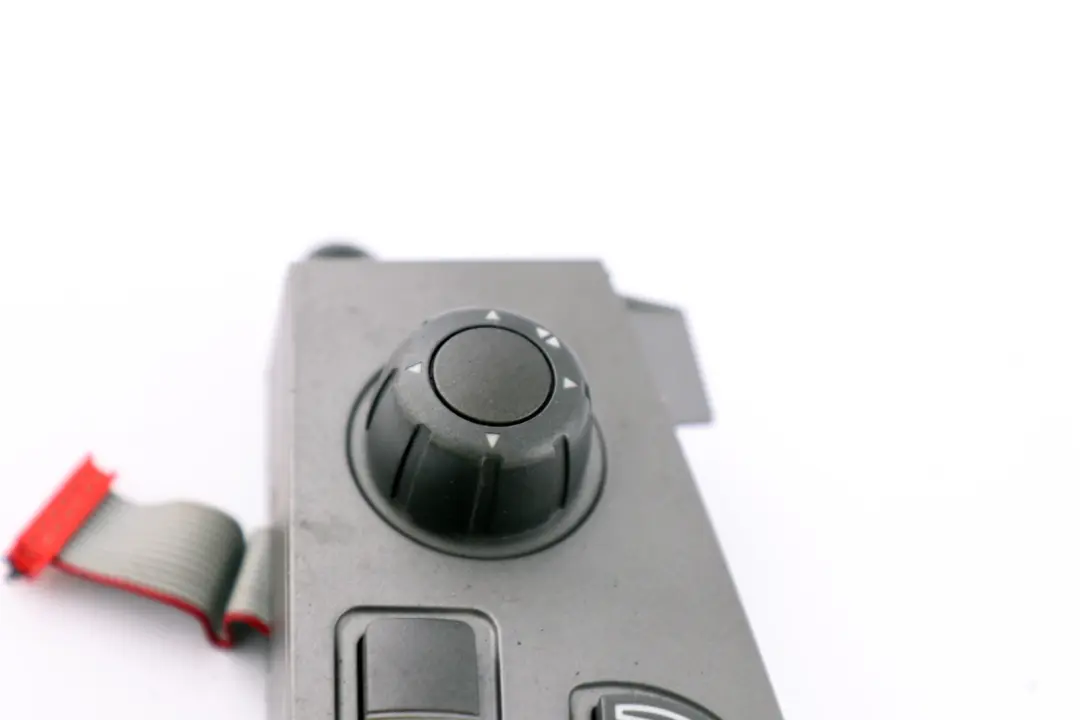 Przełącznik Pokrętło Panel Regulacji Fotela Lewy Przód do BMW E65 E66 o numerze 6918386 BMW E65 E66 Przełącznik Pokrętło Panel Regulacji Fotela Lewy Przód - SKU 6918386 - Numer Części 6918386