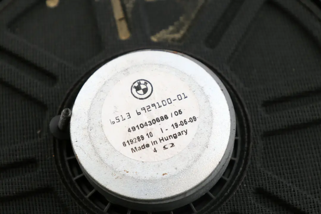 Sistema Estéreo Subwoofer Suelo Central Graves Izquierdo para BMW E60 E61 con número de pieza 65136929100 BMW E60 E61 Sistema Estéreo Subwoofer Suelo Central Graves Izquierdo - SKU 6919353 - Número de pieza 65136929100