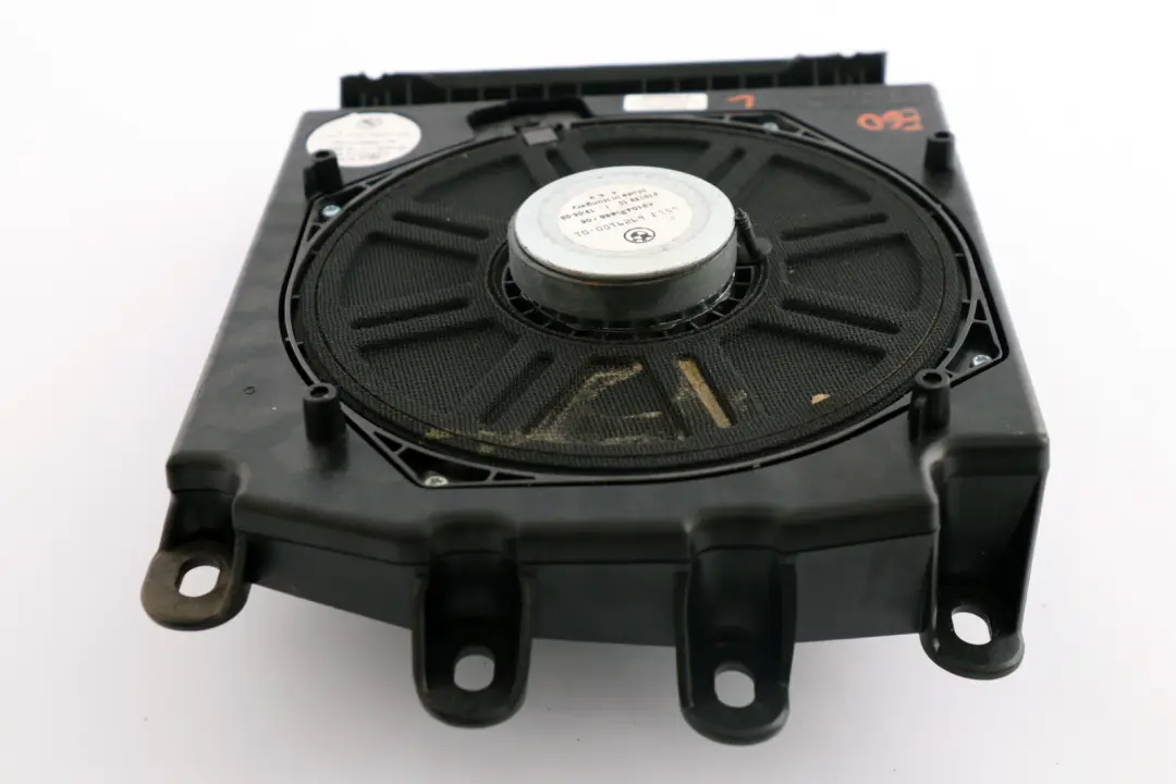 Sistema Estéreo Subwoofer Suelo Central Graves Izquierdo para BMW E60 E61 con número de pieza 65136929100 BMW E60 E61 Sistema Estéreo Subwoofer Suelo Central Graves Izquierdo - SKU 6919353 - Número de pieza 65136929100