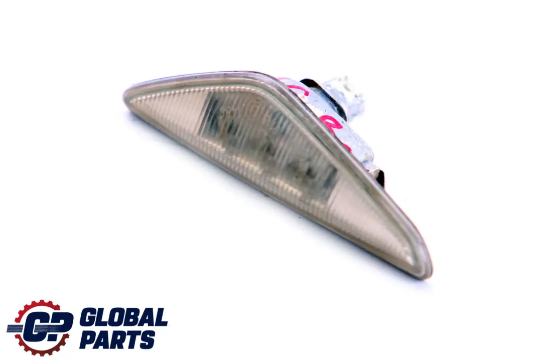 Coupé Turn Indicator Lamp Right O/S to BMW 3 Series E46 Cabrio with Part number 6920732 BMW 3 Series E46 Cabrio Coupé Turn Indicator Lamp Right O/S - SKU 6920732 - Part number 6920732