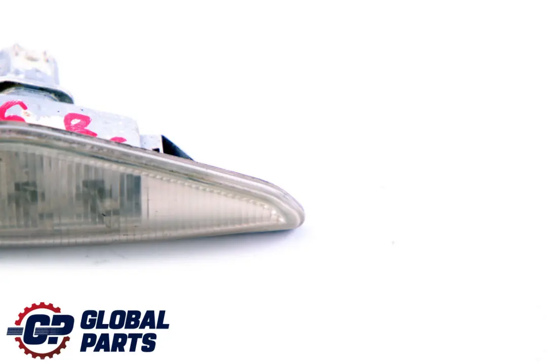 Coupé Turn Indicator Lamp Right O/S to BMW 3 Series E46 Cabrio with Part number 6920732 BMW 3 Series E46 Cabrio Coupé Turn Indicator Lamp Right O/S - SKU 6920732 - Part number 6920732