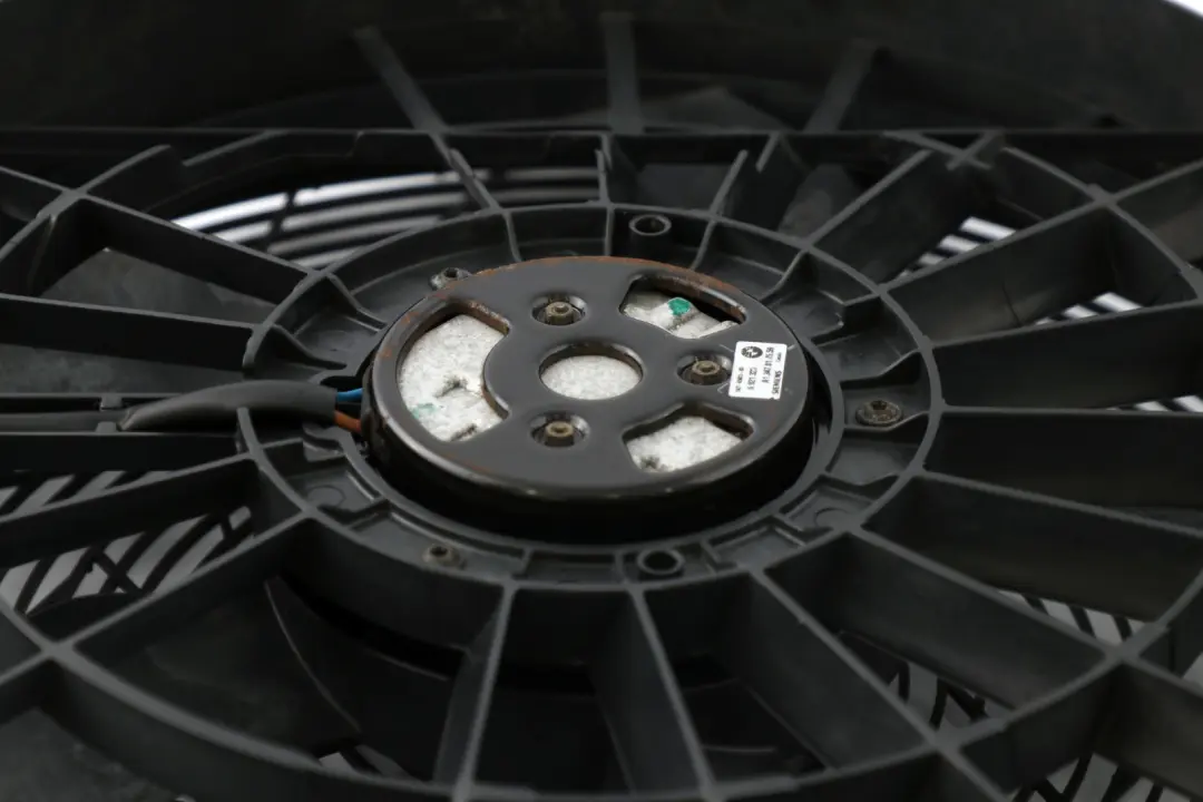 Radiador Ventilador para BMW X5 E53 Petrol con número de pieza 6921381 BMW X5 E53 Petrol Radiador Ventilador - SKU 6921381 - Número de pieza 6921381