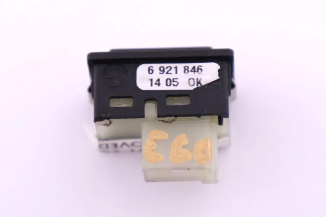 BMW E60 E90 F10 Commande Interrupteur Porte de Coffre à Bagage Arrière - SKU 6921846 - Numéro de pièce 6921846