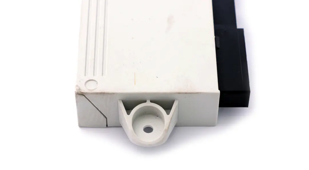 Unite de Controle Porte Avant Laterale pour BMW E65 E66 E67 à propos du numéro de pièce 6922264 BMW E65 E66 E67 Unite de Controle Porte Avant Laterale - SKU 6922264 - Numéro de pièce 6922264