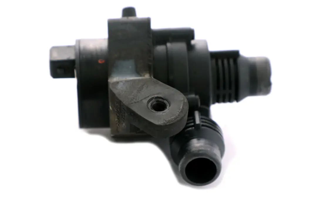 Bomba de Agua Auxiliar Adicional para BMW Serie 7 E65 E66 E67 con número de pieza 6922699 BMW Serie 7 E65 E66 E67 Bomba de Agua Auxiliar Adicional - SKU 6922699 - Número de pieza 6922699