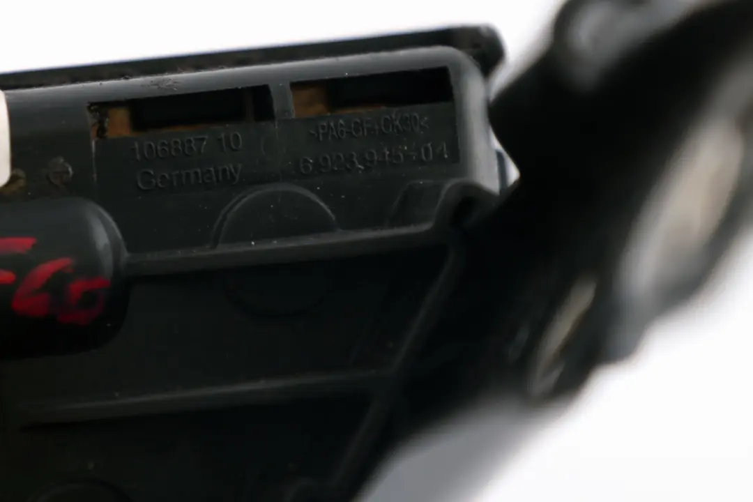 Terminal B Punto Compartimento Motor para BMW E60 E60N E61 E61N E63 con número de pieza 6923945 BMW E60 E60N E61 E61N E63 Terminal B Punto Compartimento Motor - SKU 6923945-1 - Número de pieza 6923945