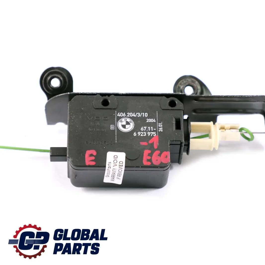 Actuador bloqueo tapa depósito combustible para BMW E60 E61 E63 E64 con número de pieza 6923975 BMW E60 E61 E63 E64 Actuador bloqueo tapa depósito combustible - SKU 6923975-1 - Número de pieza 6923975