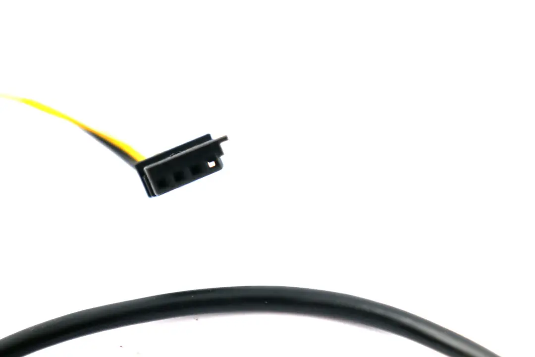 Przewód AUX 184 cm do BMW E60 E81 E87 E90 E92 o numerze 6924219 BMW E60 E81 E87 E90 E92 Przewód AUX 184 cm - SKU 6924219 - Numer Części 6924219