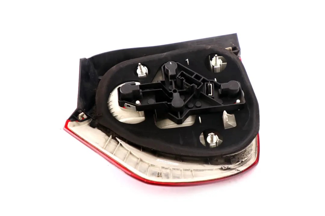 Lámpara De Luz Trasera Trasera BMW E87 Lado Derecho para con número de pieza 6924502 Lámpara De Luz Trasera Trasera BMW E87 Lado Derecho - SKU 6924502 - Número de pieza 6924502