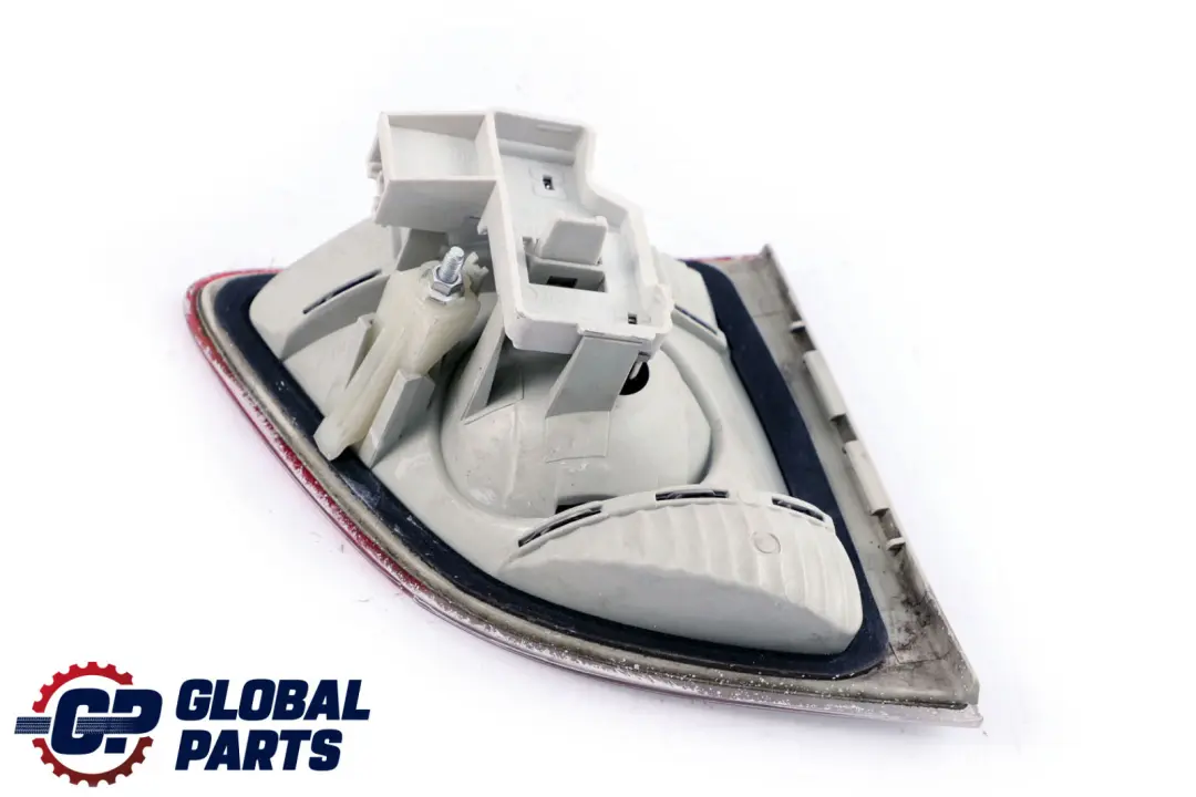 Luz Trasera Derecha En Tapa Maletero Portón Trasero para BMW 5 E61 Touring con número de pieza 6925894 BMW 5 E61 Touring Luz Trasera Derecha En Tapa Maletero Portón Trasero - SKU 6925894 - Número de pieza 6925894