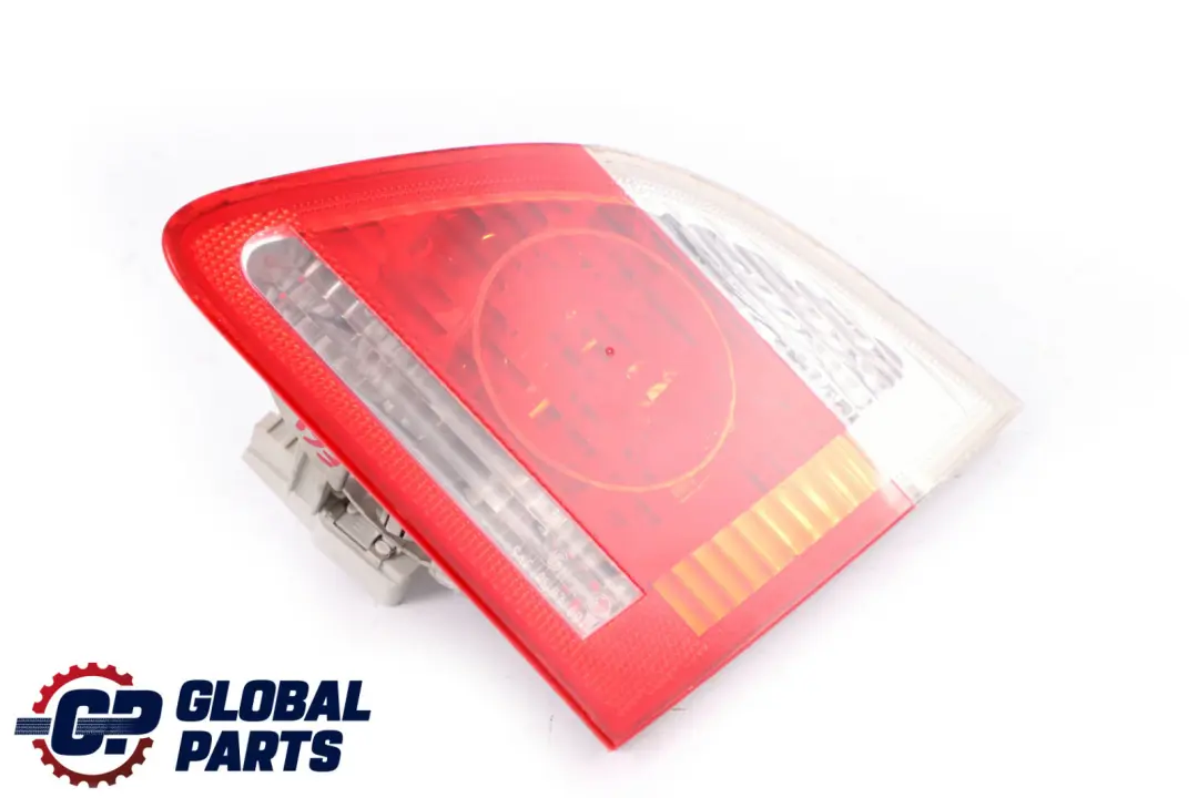 Luce posteriore destra nel portellone del bagagliaio per BMW 5 E61 Touring con numero di parte 6925894 BMW 5 E61 Touring Luce posteriore destra nel portellone del bagagliaio - SKU 6925894 - Numero di parte 6925894