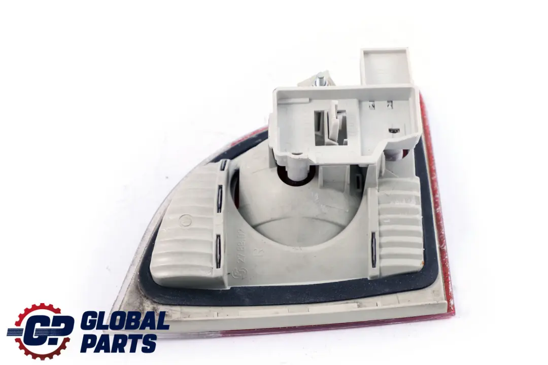 Luce posteriore destra nel portellone del bagagliaio per BMW 5 E61 Touring con numero di parte 6925894 BMW 5 E61 Touring Luce posteriore destra nel portellone del bagagliaio - SKU 6925894 - Numero di parte 6925894