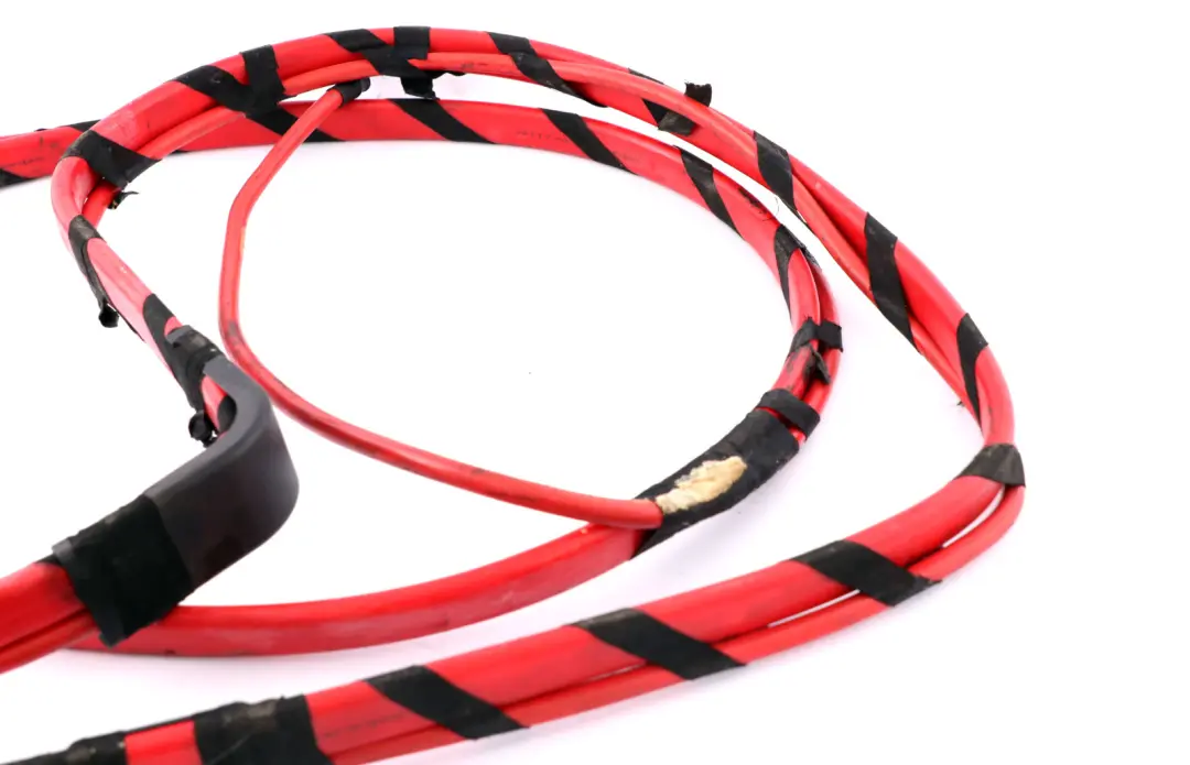 Cable de la Batterie Pole Positif 6112 pour BMW 7 E65 à propos du numéro de pièce 6926795 BMW 7 E65 Cable de la Batterie Pole Positif 6112 - SKU 6926795 - Numéro de pièce 6926795