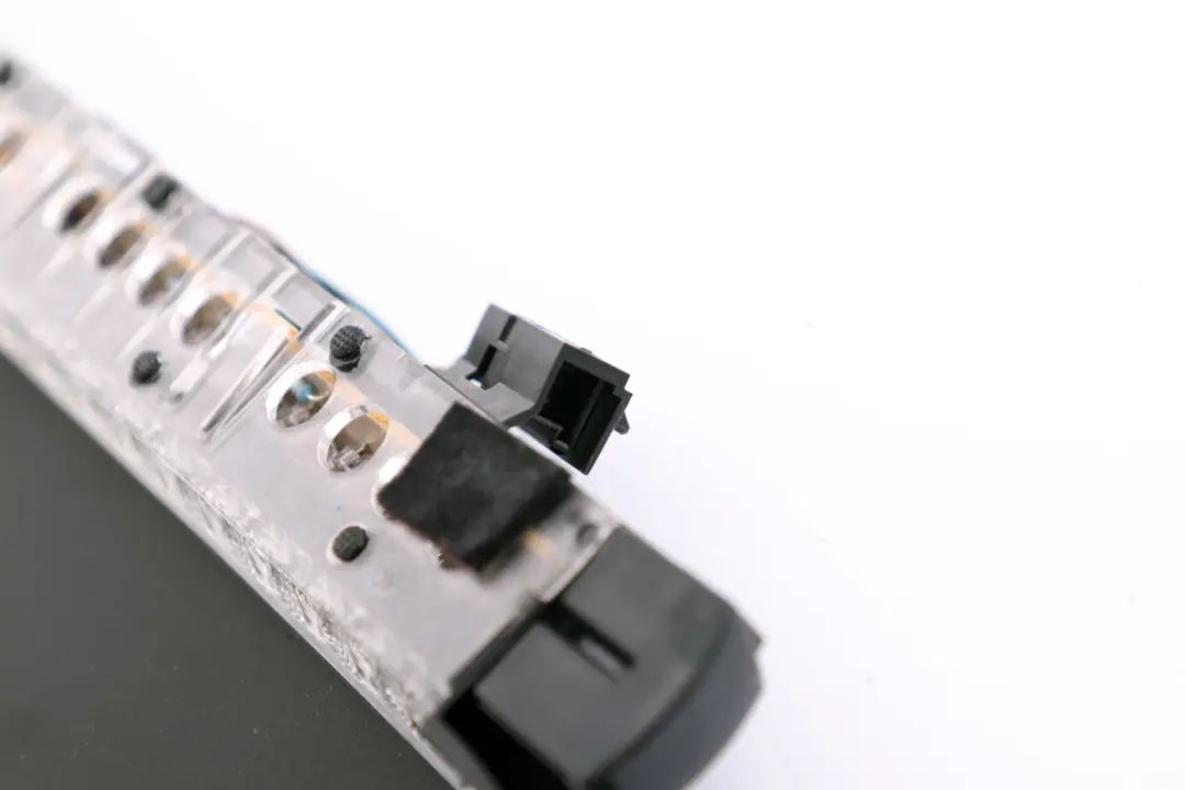 Światło Stop Trzecia Lampa Tylna Tył do BMW E60 o numerze 6927018 BMW E60 Światło Stop Trzecia Lampa Tylna Tył - SKU 6927018 - Numer Części 6927018