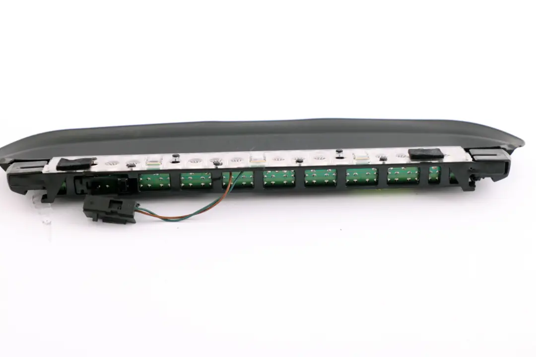 Światło Stop Trzecia Lampa Tylna Tył do BMW E60 o numerze 6927018 BMW E60 Światło Stop Trzecia Lampa Tylna Tył - SKU 6927018 - Numer Części 6927018