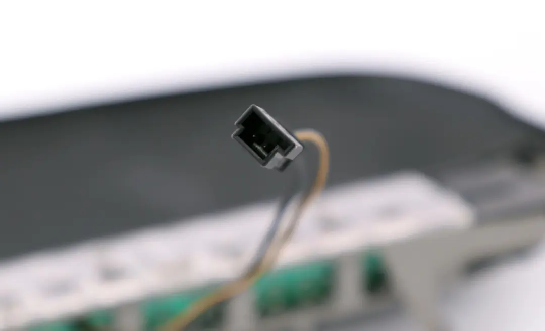 Trzecie Światło Stopu Tylne Szare do BMW E63 o numerze 6927567 BMW E63 Trzecie Światło Stopu Tylne Szare - SKU 6927567 - Numer Części 6927567