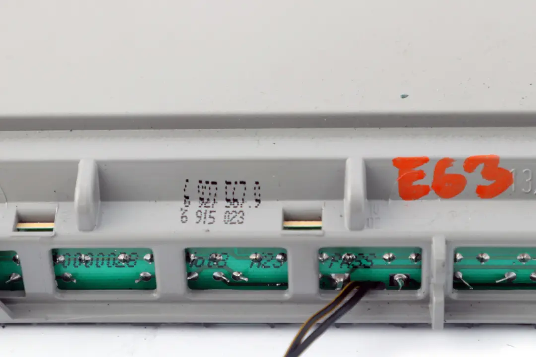 Dritte Bremsleuchte HIMMELGRAU GRAU 6325 für BMW E63 mit Teilenummer 6927567 BMW E63 Dritte Bremsleuchte HIMMELGRAU GRAU 6325 - SKU 6927567 - Teilenummer 6927567