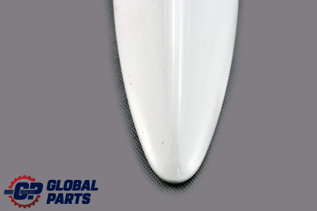 Empty Housing Exterior Cover Roof Antenna Shark Alpinweiss 3 to BMW 7 Series E65 with Part number 6927820 BMW 7 Series E65 Empty Housing Exterior Cover Roof Antenna Shark Alpinweiss 3 - SKU 6927820-AW - Part number 6927820