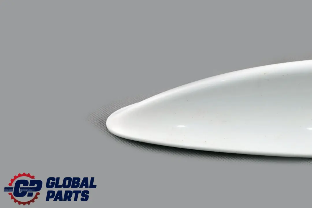 Empty Housing Exterior Cover Roof Antenna Shark Alpinweiss 3 to BMW 7 Series E65 with Part number 6927820 BMW 7 Series E65 Empty Housing Exterior Cover Roof Antenna Shark Alpinweiss 3 - SKU 6927820-AW - Part number 6927820