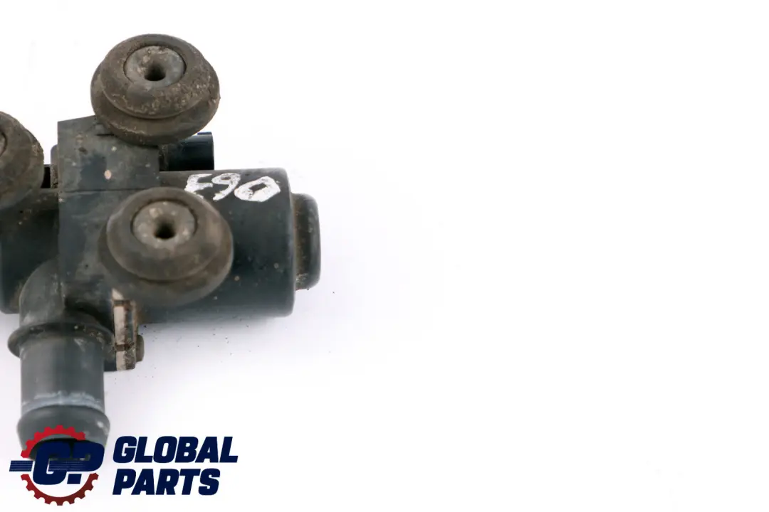 Vanne D'Eau 6411 pour BMW X3 X5 E90 E83 E70 E71 LCI à propos du numéro de pièce 6928495 BMW X3 X5 E90 E83 E70 E71 LCI Vanne D'Eau 6411 - SKU 6928495 - Numéro de pièce 6928495