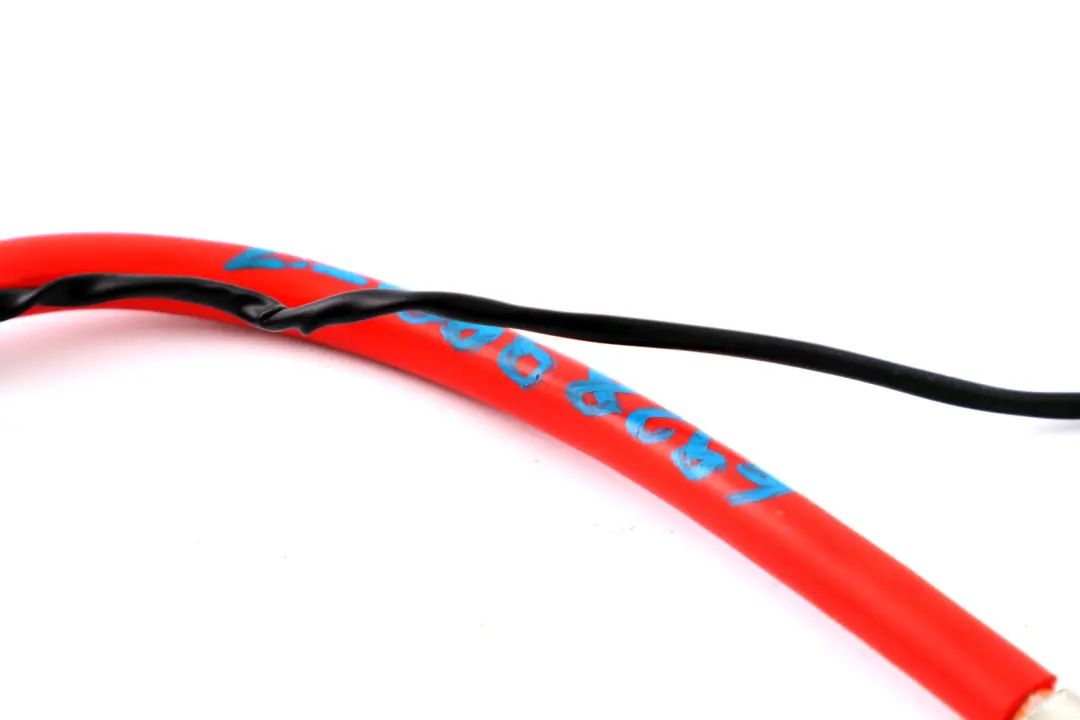 Positive Battery Cable Plus Pole Lead to BMW E63 E64 with Part number 6928990 BMW E63 E64 Positive Battery Cable Plus Pole Lead - SKU 6928990-1 - Part number 6928990