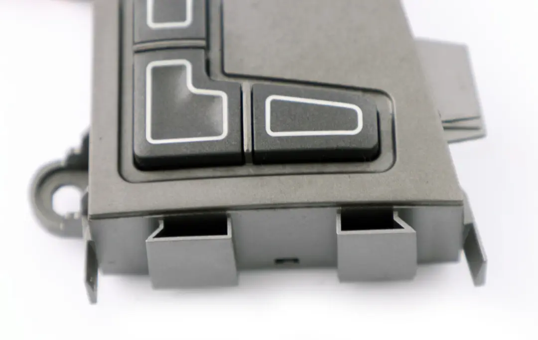 Schalter Sitzverstellung Vorne Links für BMW 7 er E65 E66 mit Teilenummer 6930027 BMW 7 er E65 E66 Schalter Sitzverstellung Vorne Links - SKU 6930027 - Teilenummer 6930027