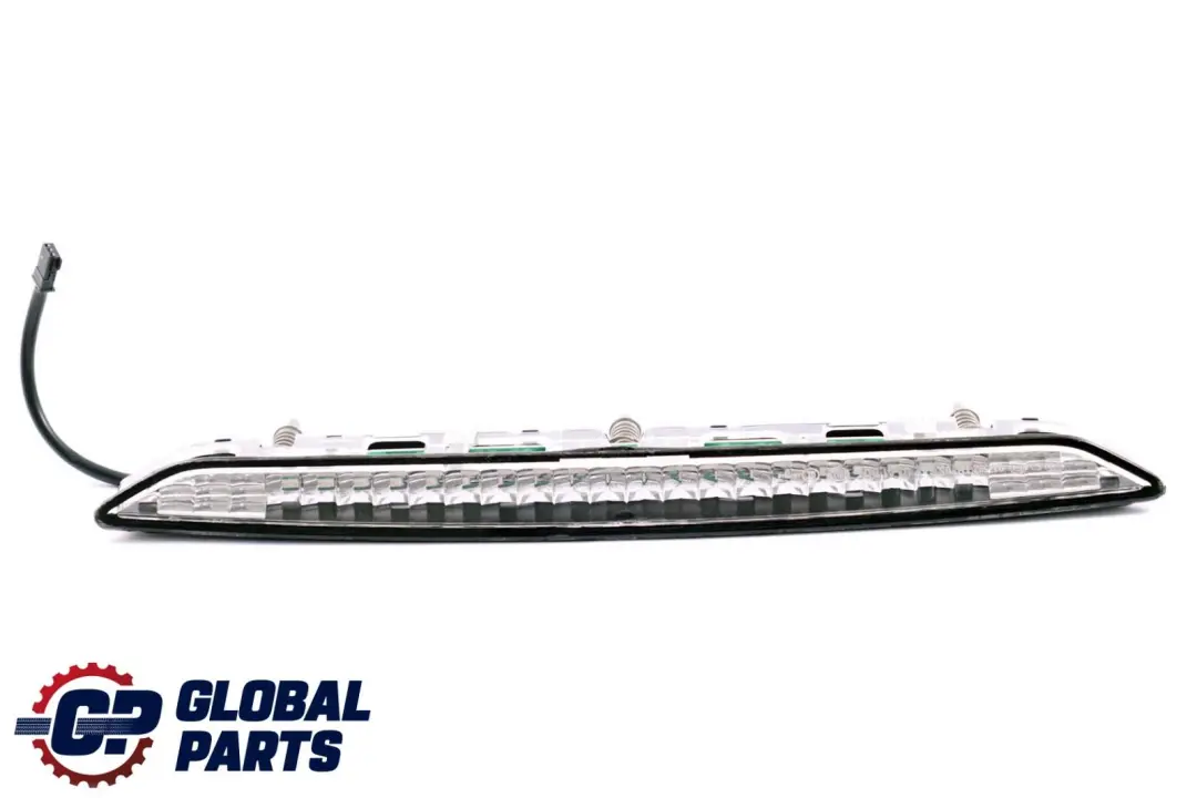 Terza Luce Stop Freno Bianco per BMW Z4 Serie E85 Roadster con numero di parte 6930246 BMW Z4 Serie E85 Roadster Terza Luce Stop Freno Bianco - SKU 6930246 - Numero di parte 6930246