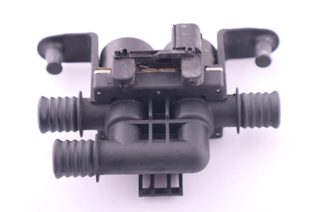 Valvola Acqua Riscaldatore Aria Condizionata 6908294 per BMW E60 E61 E63 E64 con numero di parte 6931708 BMW E60 E61 E63 E64 Valvola Acqua Riscaldatore Aria Condizionata 6908294 - SKU 6931708 - Numero di parte 6931708