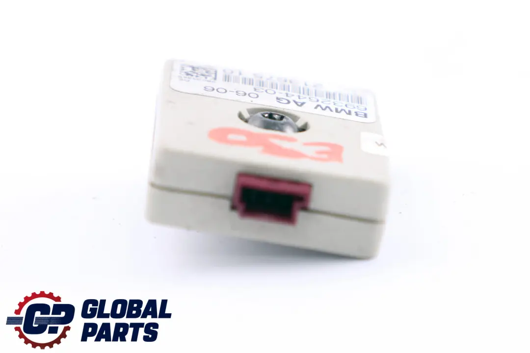 Filtr przeciwzakłóceniowy do BMW E60 E90 E92 o numerze 65206932644 BMW E60 E90 E92 Filtr przeciwzakłóceniowy - SKU 6932644 - Numer Części 65206932644