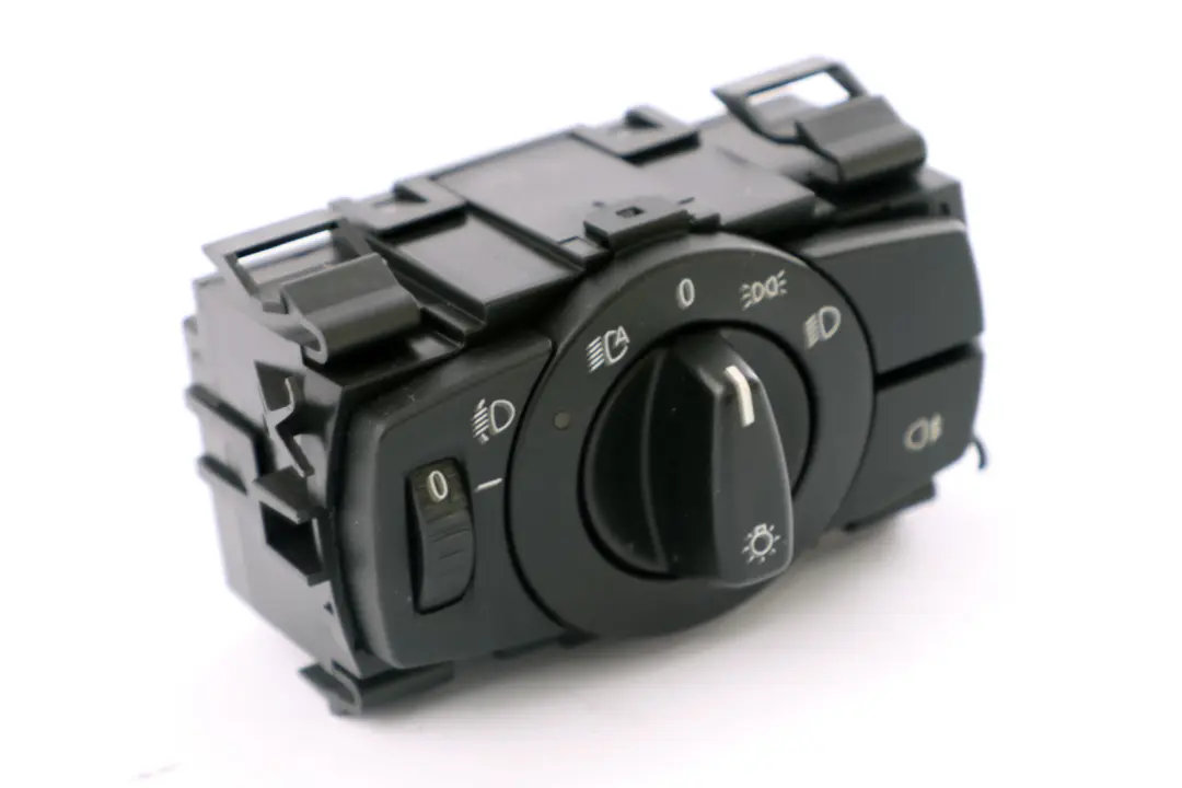 Faro elemento di controllo interruttore luce per BMW X1 E81 E87 E90 con numero di parte 6932793 BMW X1 E81 E87 E90 Faro elemento di controllo interruttore luce - SKU 6932793 - Numero di parte 6932793