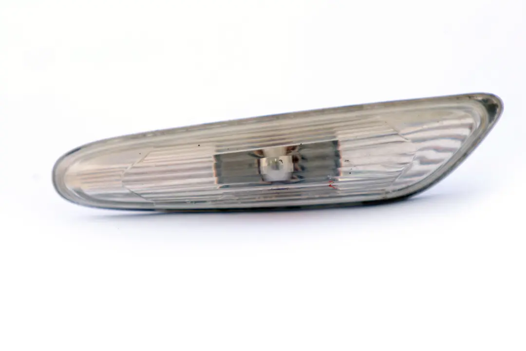 Luz Intermitente Adicional Derecha 6932997 para BMW E90 E91 E92 E93 con número de pieza 63136932997 BMW E90 E91 E92 E93 Luz Intermitente Adicional Derecha 6932997 - SKU 6932997-1 - Número de pieza 63136932997