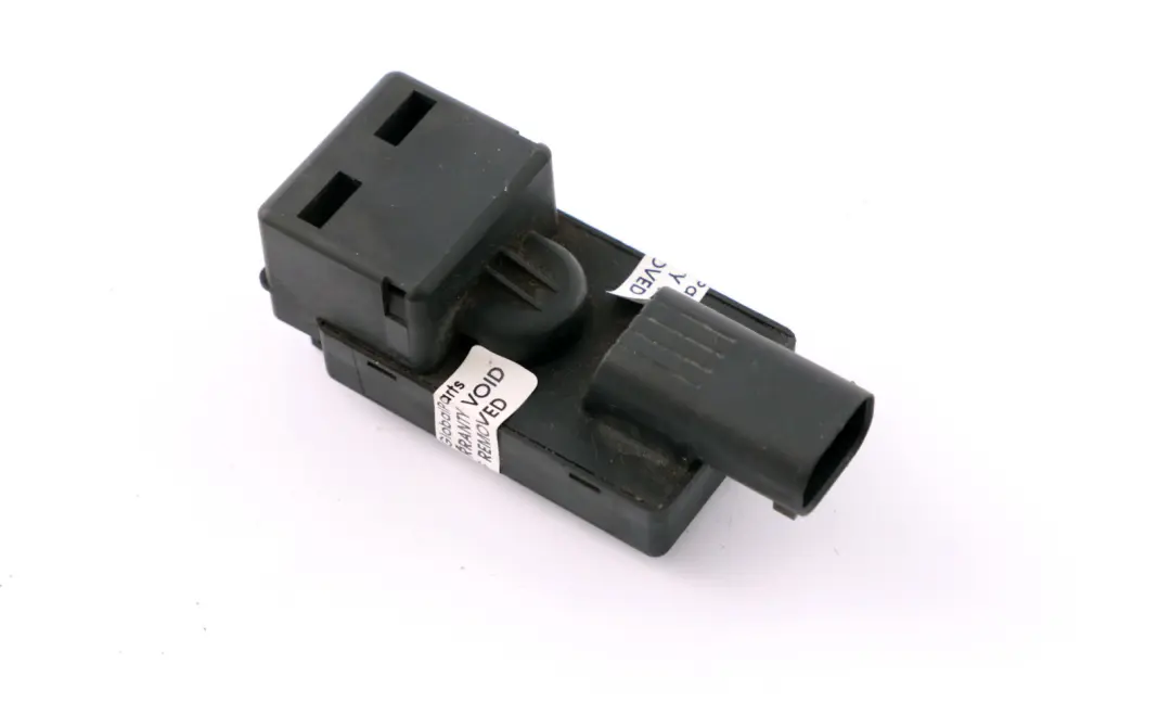 Sensor De Control De Recirculacion De Aire AUC para BMW E60 E61 E63 E64 E65 E66 con número de pieza 6933052 BMW E60 E61 E63 E64 E65 E66 Sensor De Control De Recirculacion De Aire AUC - SKU 6933052 - Número de pieza 6933052