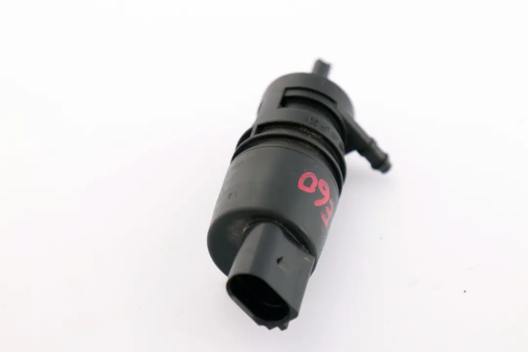 Pompka spryskiwaczy 7302589 do BMW E60 E87 E90 F30 o numerze 6934159 BMW E60 E87 E90 F30 Pompka spryskiwaczy 7302589 - SKU 6934159 - Numer Części 6934159