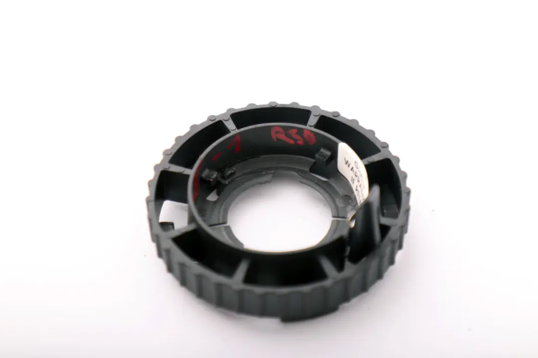 Uchwyt Mocowanie Żarnika 1300290120 do BMW E63 E64 Mini R50 R53 o numerze 6934755 BMW E63 E64 Mini R50 R53 Uchwyt Mocowanie Żarnika 1300290120 - SKU 6934755-1 - Numer Części 6934755