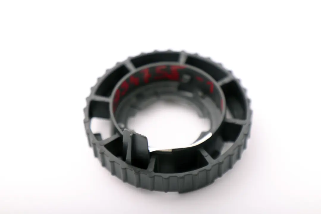 Soporte Anillo Luz Xenon Bombilla 1300290120 para BMW E63 E64 Mini R50 R53 con número de pieza 6934755 BMW E63 E64 Mini R50 R53 Soporte Anillo Luz Xenon Bombilla 1300290120 - SKU 6934755-1 - Número de pieza 6934755