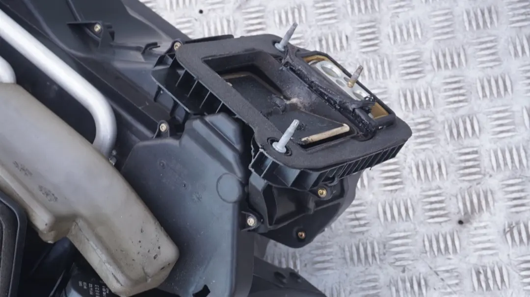 BMW 6 Series E63 E64 Heater Radiator Blower Matrix Air Box Complete Unit - SKU rhd-6934976 - Part number 6934976