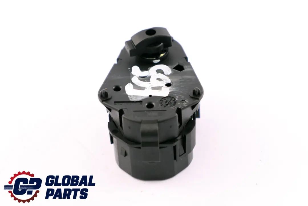 Silniczek nagrzewnicy prawy 6911828 do BMW E65 E66 o numerze 6935072 BMW E65 E66 Silniczek nagrzewnicy prawy 6911828 - SKU 6935072 - Numer Części 6935072