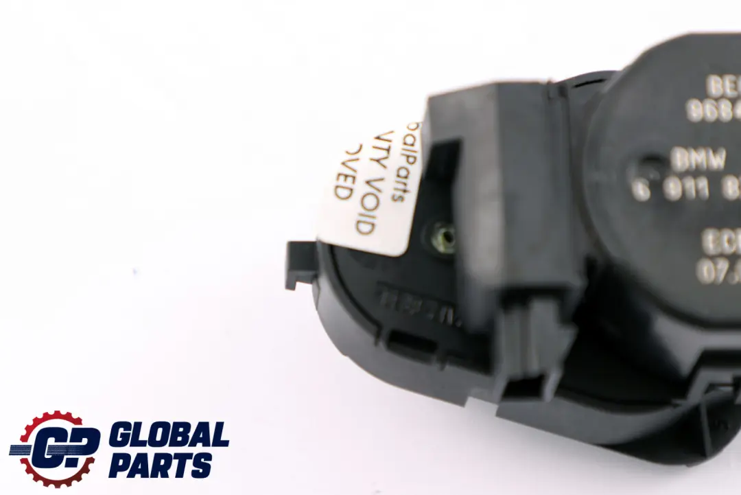 BMW 7 E65 E66 E67 Actuateur Fondraumklappe Droite - SKU 6935072 - Numéro de pièce 6935072