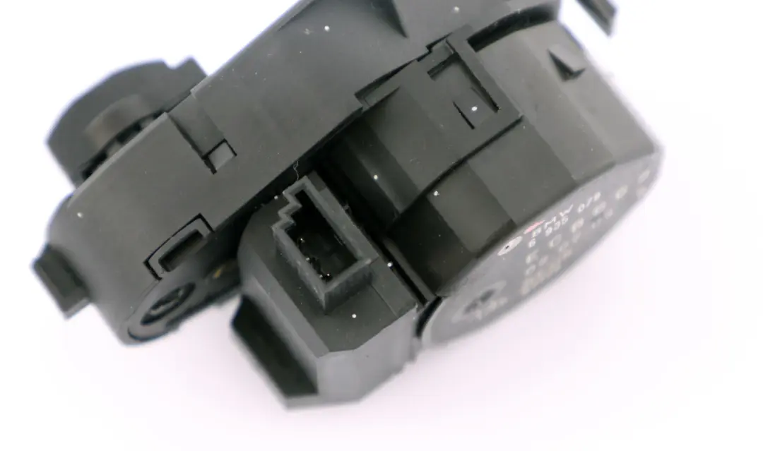 Calentador Actuador Posicionador Desescarche aletas ventilación para BMW E65 E66 E67 con número de pieza 6935078 BMW E65 E66 E67 Calentador Actuador Posicionador Desescarche aletas ventilación - SKU 6935078 - Número de pieza 6935078