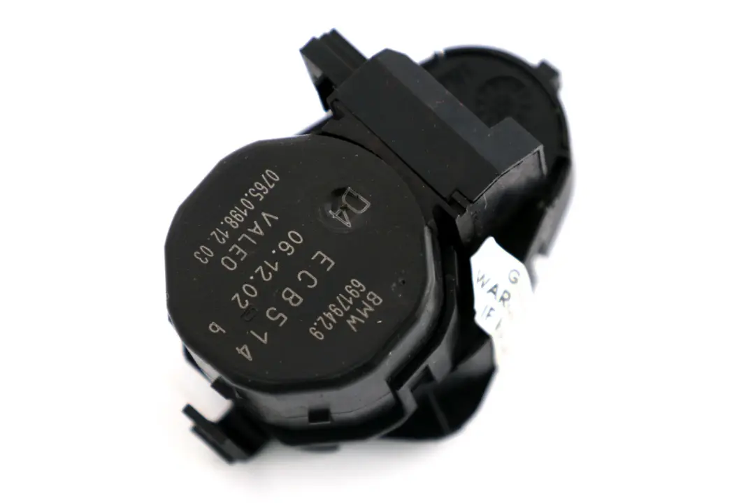 Heater Recycling Actuator Defroster Flap Solenoid to BMW X5 E39 E53 with Part number 6935442 BMW X5 E39 E53 Heater Recycling Actuator Defroster Flap Solenoid - SKU 6935442 - Part number 6935442