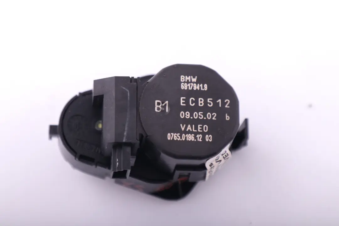 Stellantrieb Belüftungsklappe 6411 für BMW 5 X5 er E39 E53 mit Teilenummer 6935444 BMW 5 X5 er E39 E53 Stellantrieb Belüftungsklappe 6411 - SKU 6935444 - Teilenummer 6935444