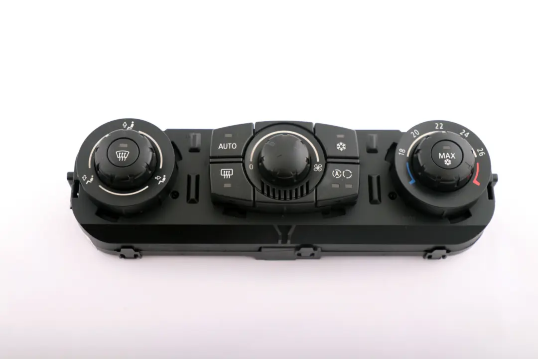 Pannello di controllo dell'aria condizionata automatica A/C per BMW Z4 E85 con numero di parte 6936895 BMW Z4 E85 Pannello di controllo dell'aria condizionata automatica A/C - SKU 6936895 - Numero di parte 6936895