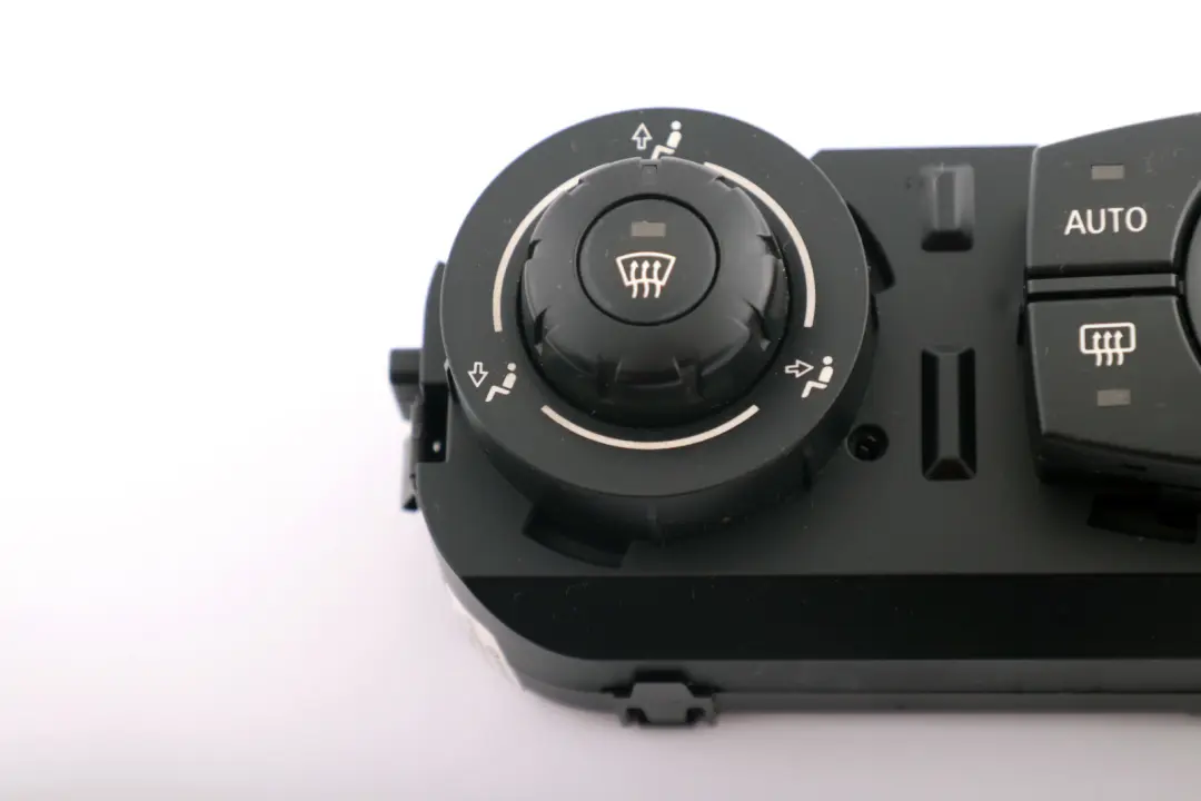 Panneau de commande de climatisation automatique A/C pour BMW Z4 E85 à propos du numéro de pièce 6936895 BMW Z4 E85 Panneau de commande de climatisation automatique A/C - SKU 6936895 - Numéro de pièce 6936895