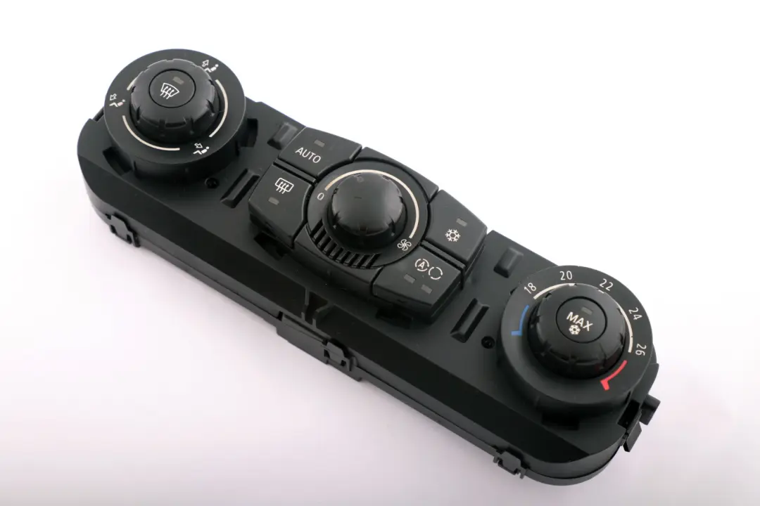 Pannello di controllo dell'aria condizionata automatica A/C per BMW Z4 E85 con numero di parte 6936895 BMW Z4 E85 Pannello di controllo dell'aria condizionata automatica A/C - SKU 6936895 - Numero di parte 6936895